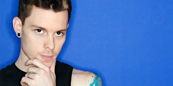 男の片耳ピアスはどっちにつけるべき 右と左では意味も違う メンジム