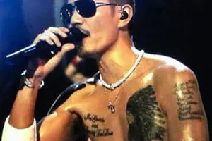 芸能人でタトゥーを彫ってる人 消した人の情報と刺青除去について メンジム